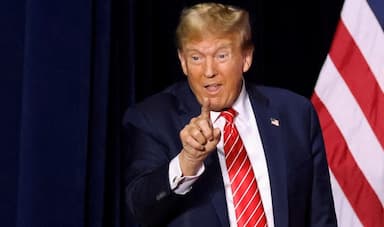 অবৈধ অভিবাসীদের গুদামে রাখতে চায় ট্রাম্প প্রশাসন