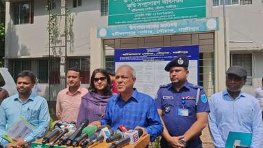 সাবেক সিইসির সঙ্গে যেটা হয়েছে, তা কোনোভাবেই গ্রহণযোগ্য নয়: স্বরাষ্ট্র উপদেষ্টা