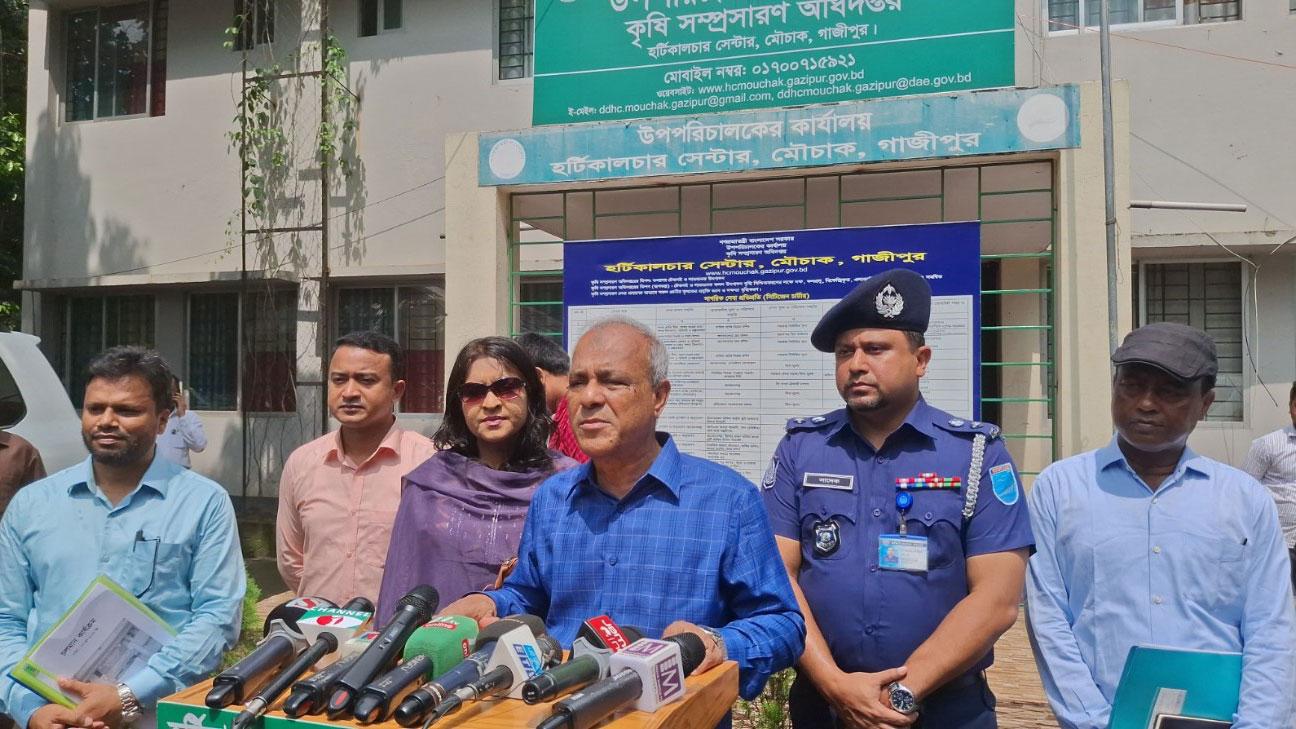 সাবেক সিইসির সঙ্গে যেটা হয়েছে, তা কোনোভাবেই গ্রহণযোগ্য নয়: স্বরাষ্ট্র উপদেষ্টা