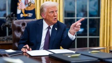 যুক্তরাষ্ট্রে নাগরিকত্বের প্রমাণ দিতে হবে ভোটারদের: ট্রাম্পের নির্বাহী আদেশ