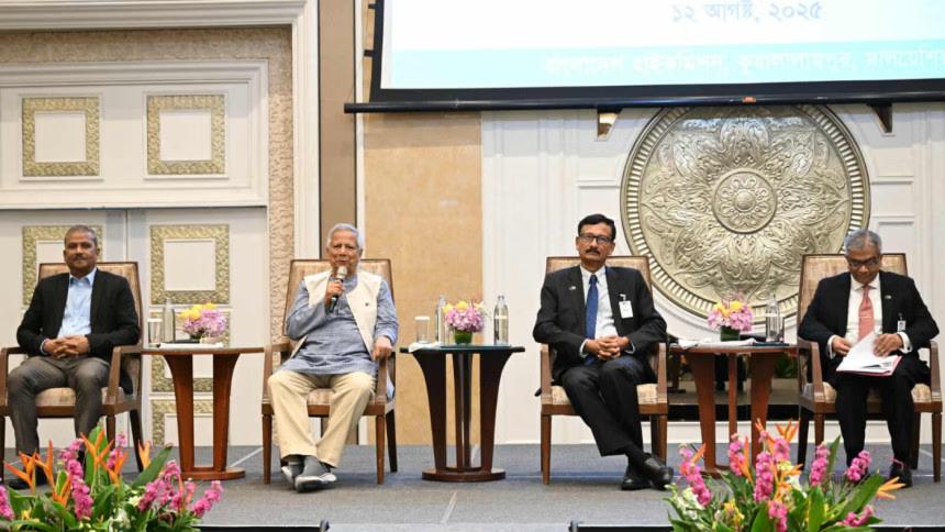 নির্বাচনে প্রবাসীদের ভোটাধিকার নিশ্চিতে সরকার কাজ করছে: প্রধান উপদেষ্টা