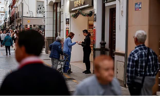 ৫ লাখ অবৈধ অভিবাসীকে থাকার অনুমতি দিবে স্পেন